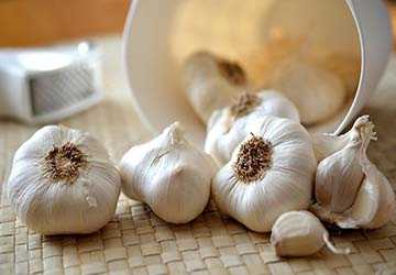 14 Health Benefits of Raw Garlic