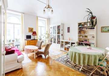 8 Simple Ways to Declutter and Organize Your Living Space